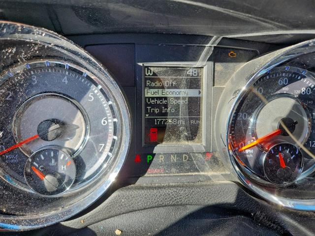 Chrysler Minivan Touring Image 9