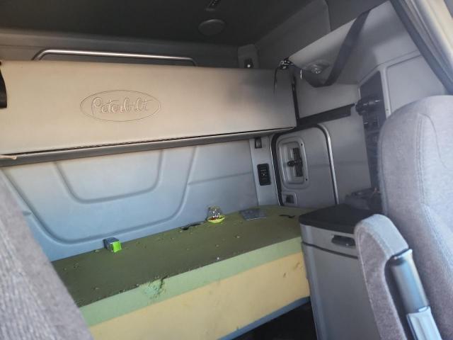 Peterbilt Tractor 579 Image 3