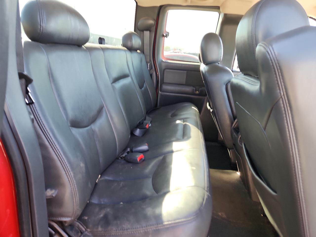 Chevrolet Silverado K1500 Image 3