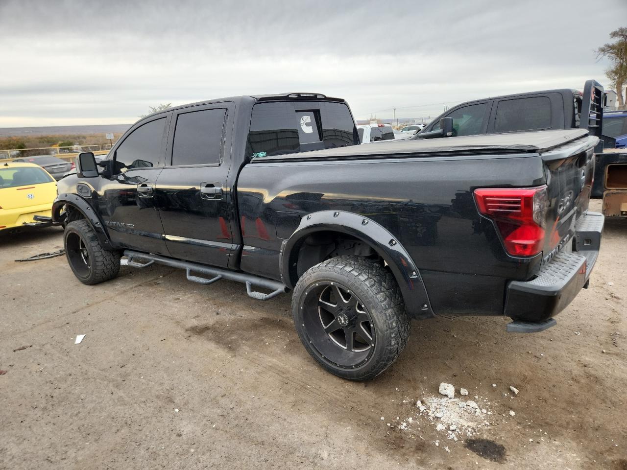 Nissan Titan Sl Image 12