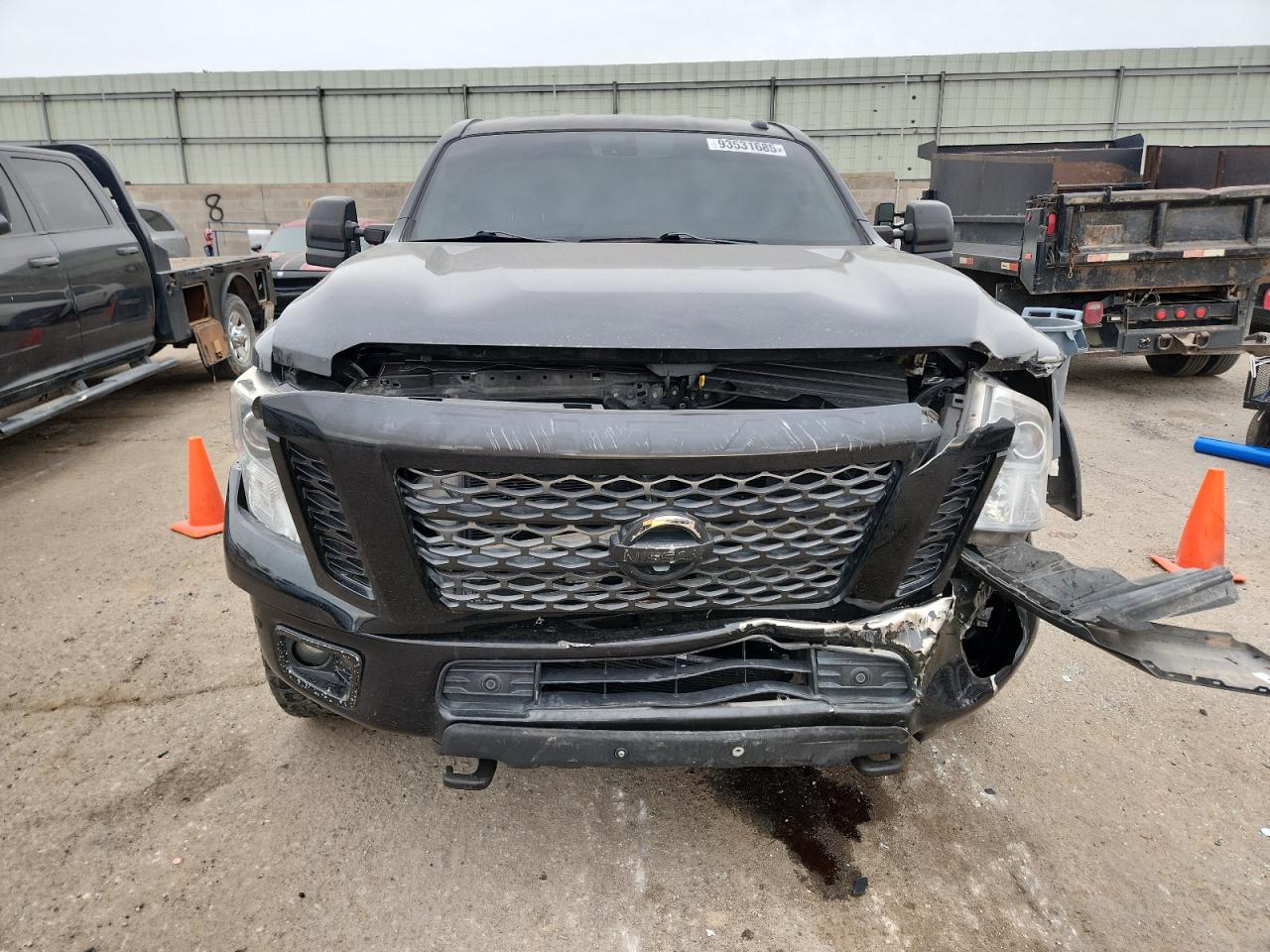 Nissan Titan Sl Image 5