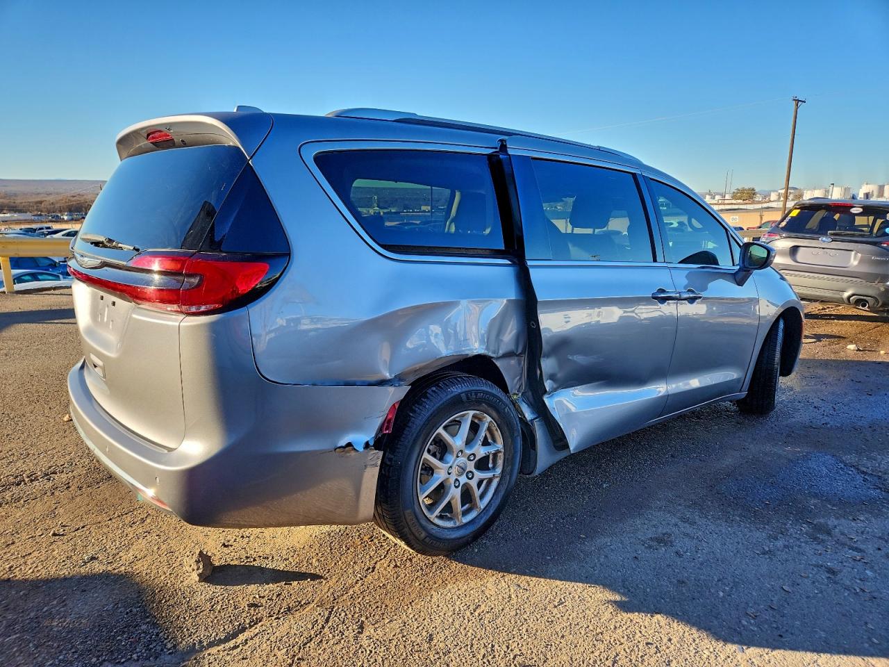 Chrysler Pacifica Touring L Image 7