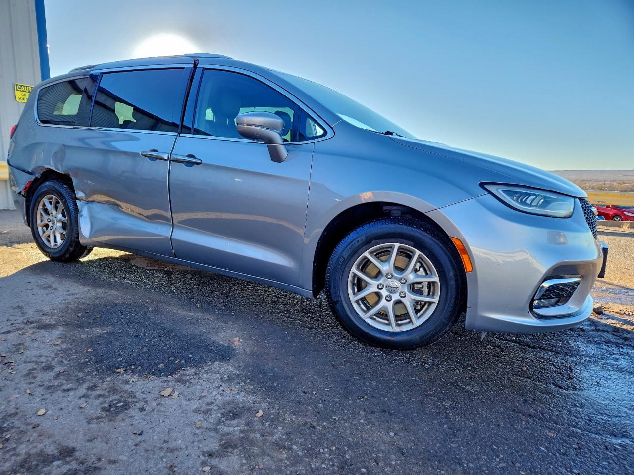 Chrysler Pacifica Touring L Image 3