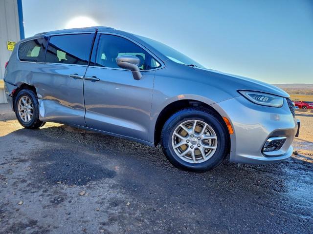 Chrysler Pacifica Touring L Image 3