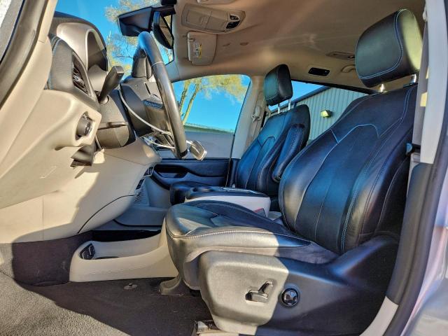 Chrysler Pacifica Touring L Image 5