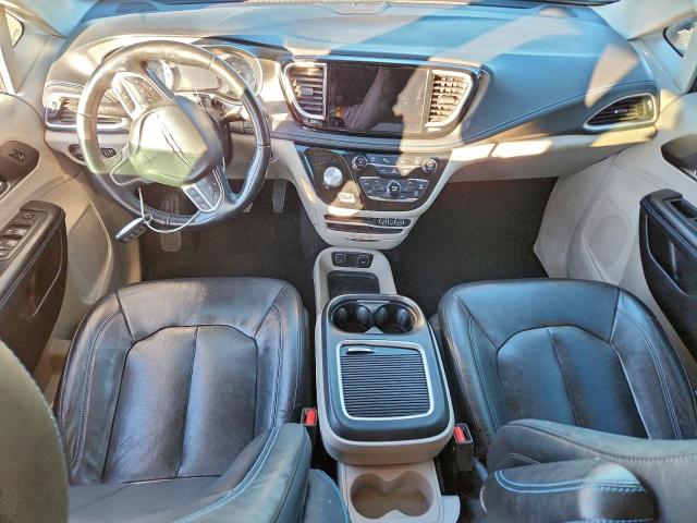 Chrysler Pacifica Touring L Image 6