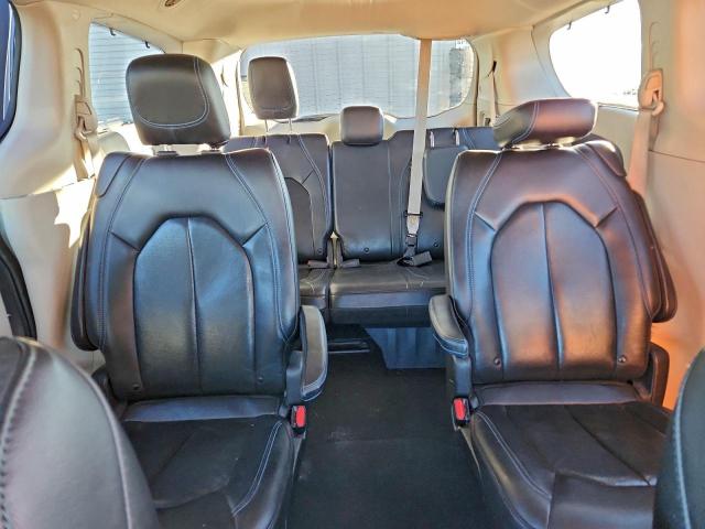 Chrysler Pacifica Touring L Image 8