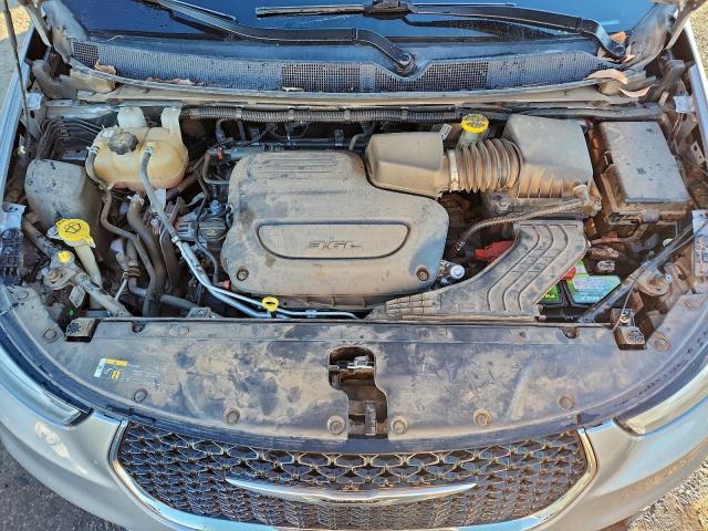 Chrysler Pacifica Touring L Image 10