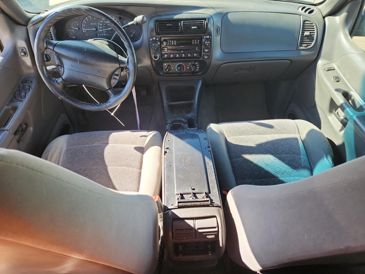 Ford Explorer Xlt Image 10