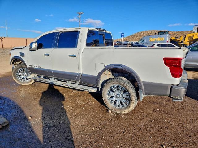 Nissan Titan Sl Image 2