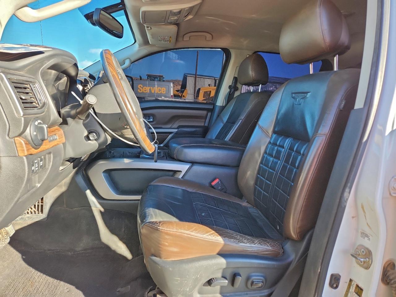 Nissan Titan Sl Image 3