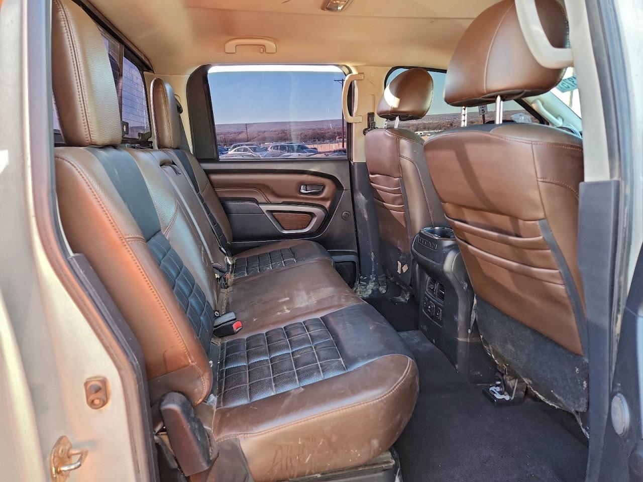 Nissan Titan Sl Image 12