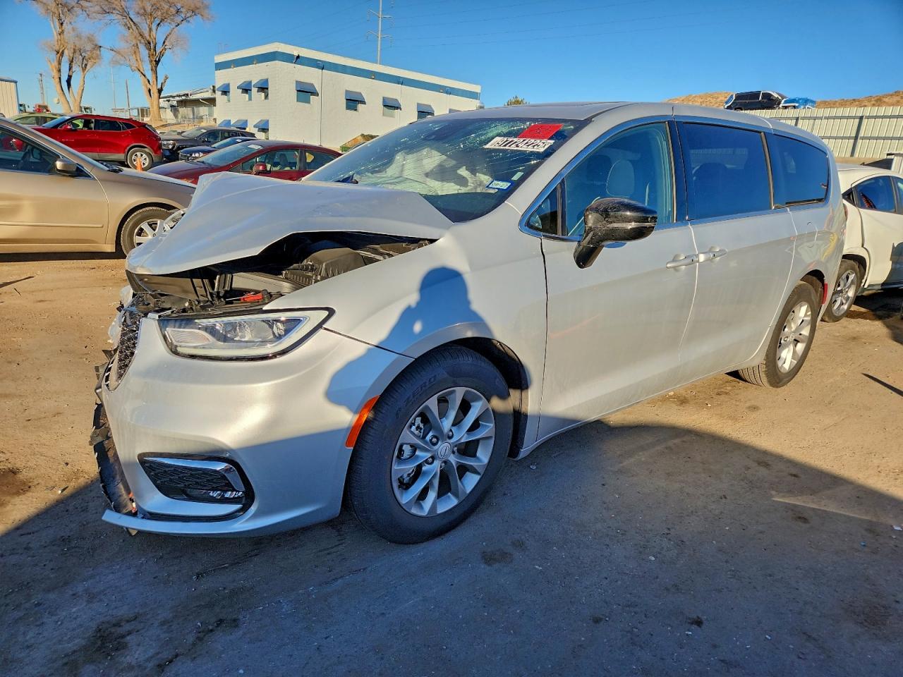 Chrysler Pacifica Limited Image 1