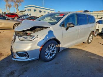  Salvage Chrysler Pacifica