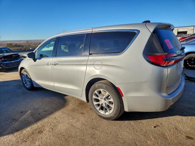 Chrysler Pacifica Limited Image 13