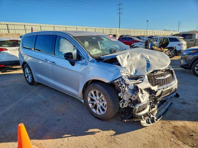 Chrysler Pacifica Limited Image 5