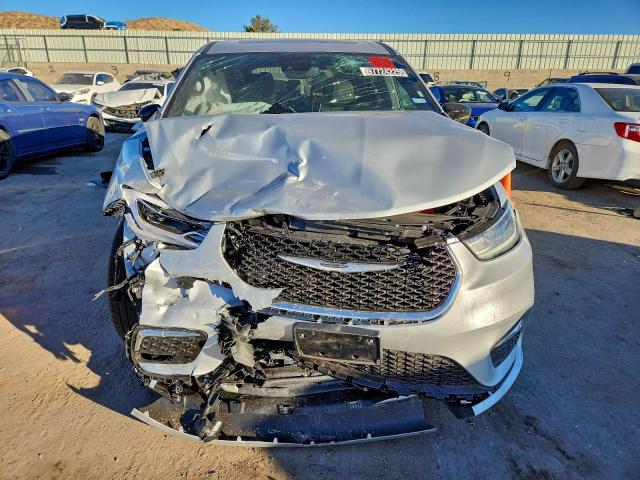 Chrysler Pacifica Limited Image 3