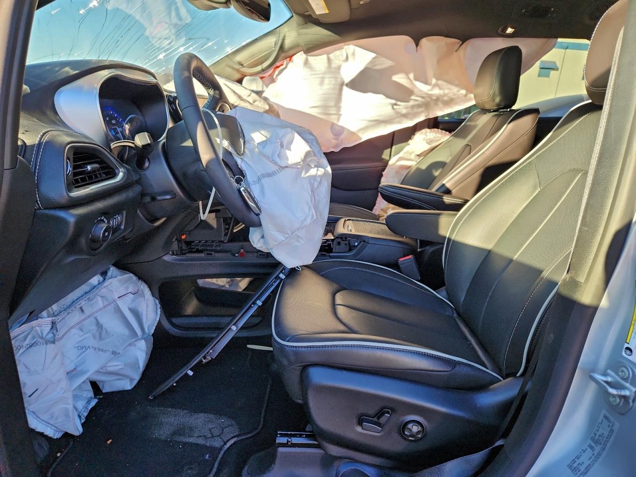 Chrysler Pacifica Limited Image 12