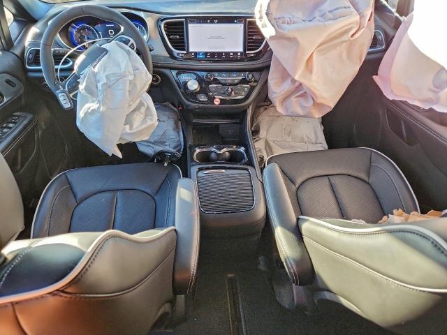 Chrysler Pacifica Limited Image 2