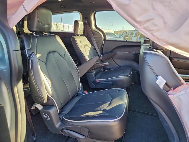 Chrysler Pacifica Limited Image 6