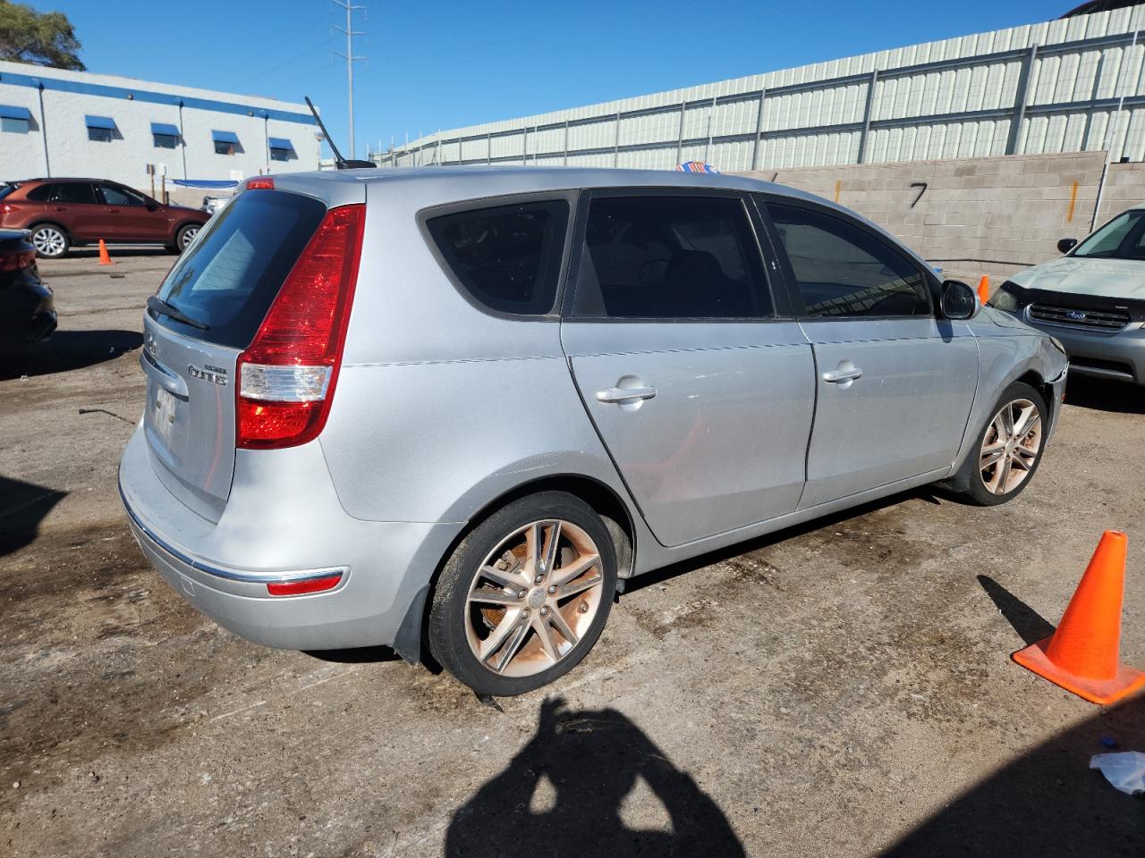 Hyundai ELANTRA Image 4