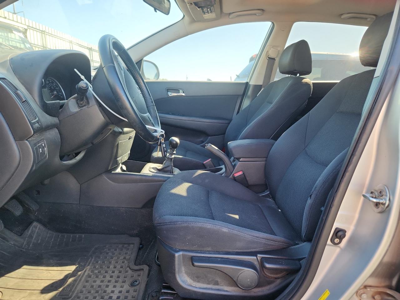 Hyundai ELANTRA Image 9