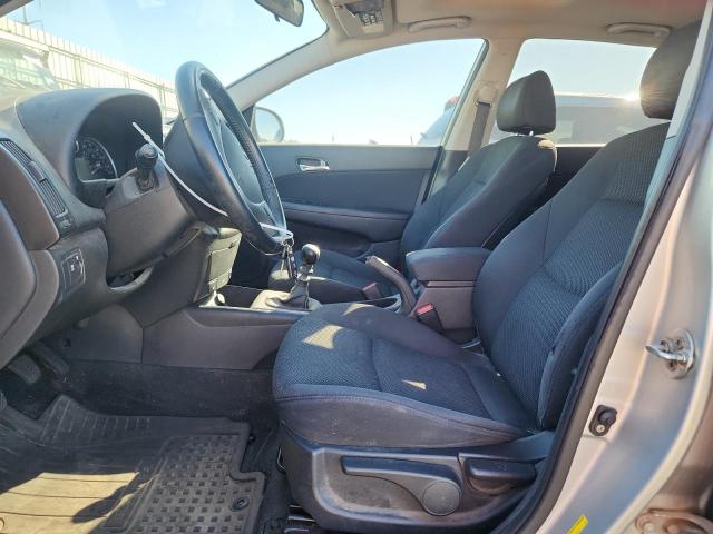 Hyundai ELANTRA Image 9