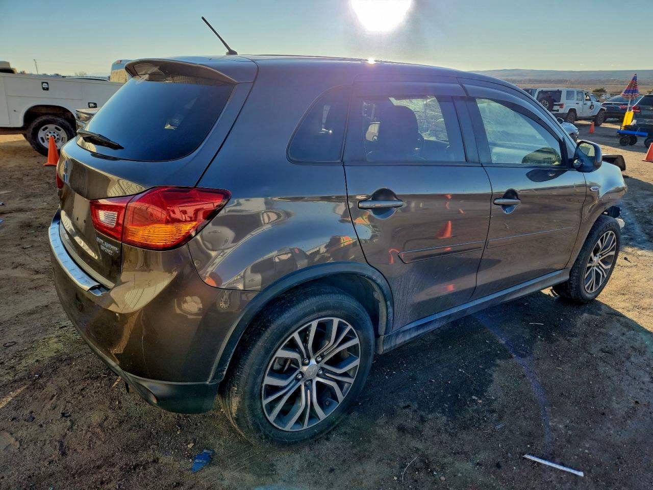 Mitsubishi Outlander Es Image 2