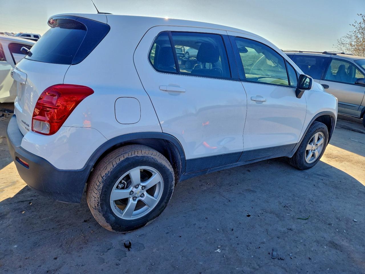 Chevrolet Trax Ls Image 2