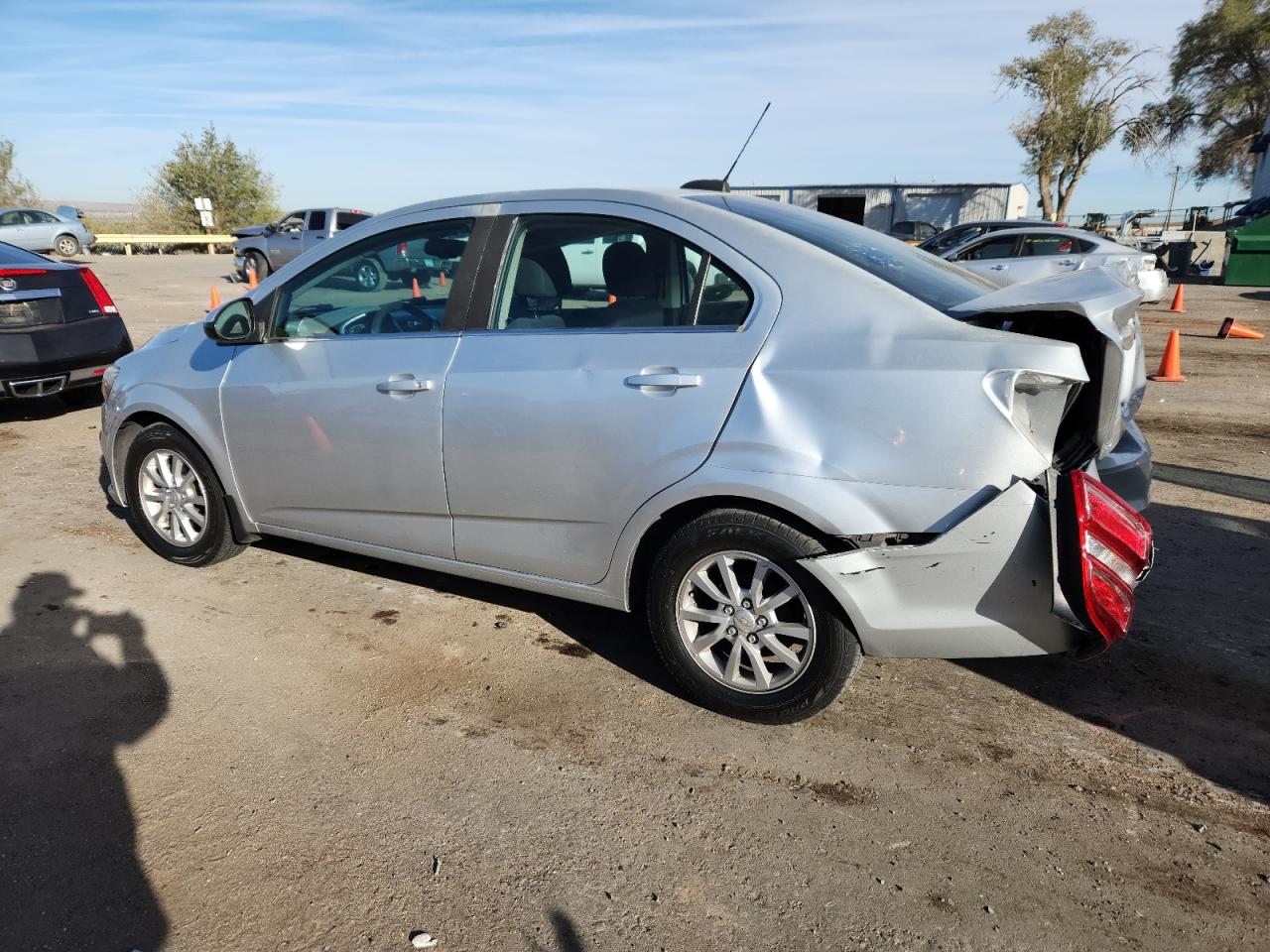 Chevrolet Sonic Lt Image 3