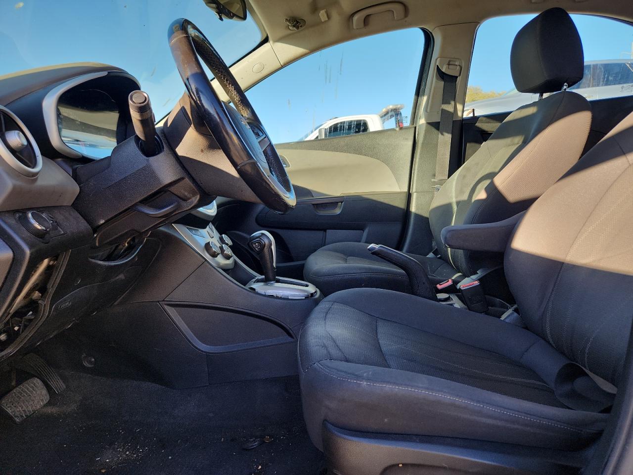 Chevrolet Sonic Lt Image 5