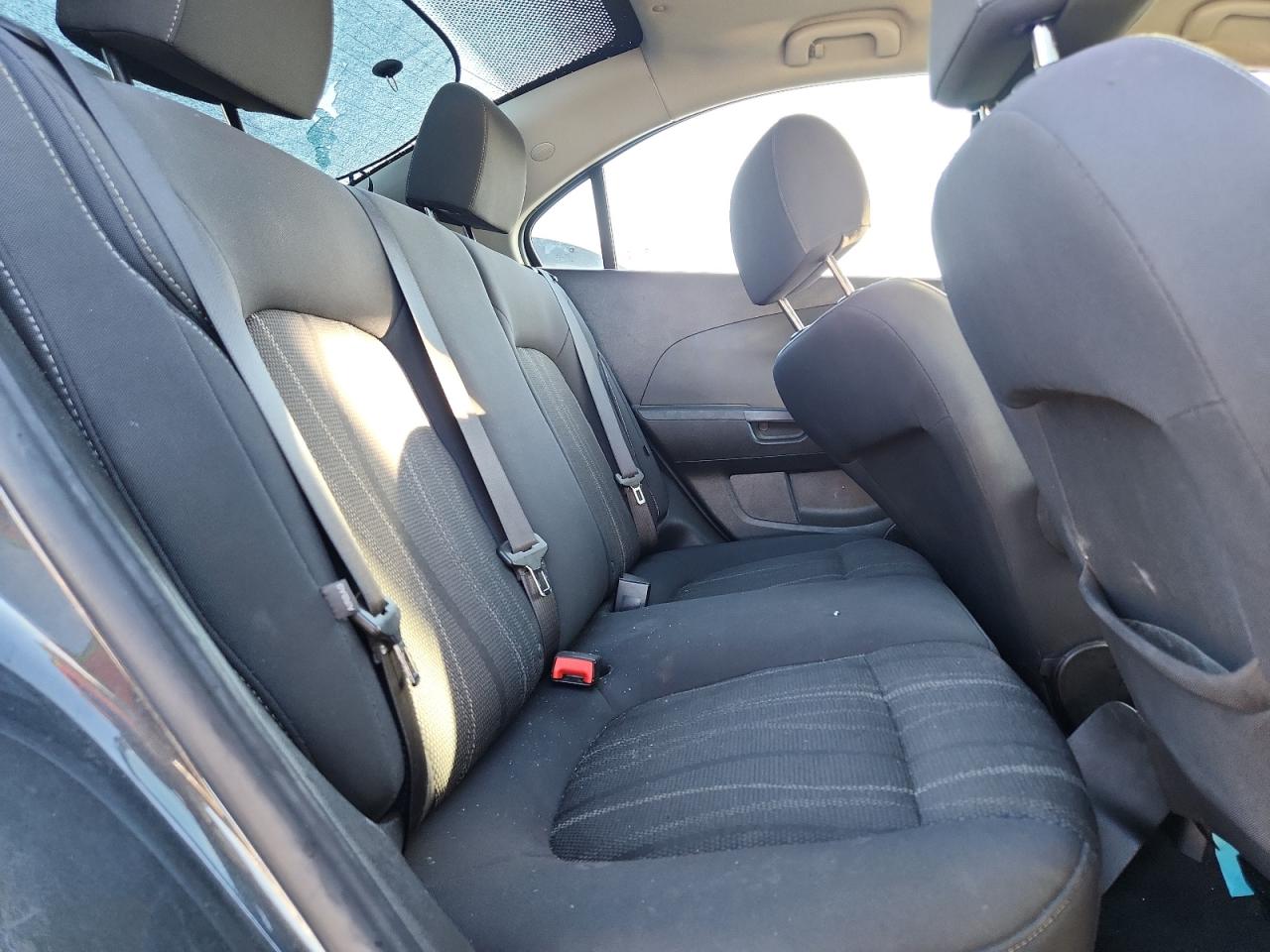 Chevrolet Sonic Lt Image 2