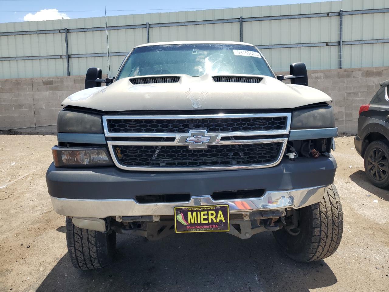 Chevrolet Silverado C1500 Image 2