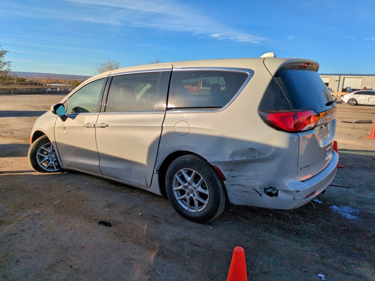 Chrysler Pacifica Lx Image 2