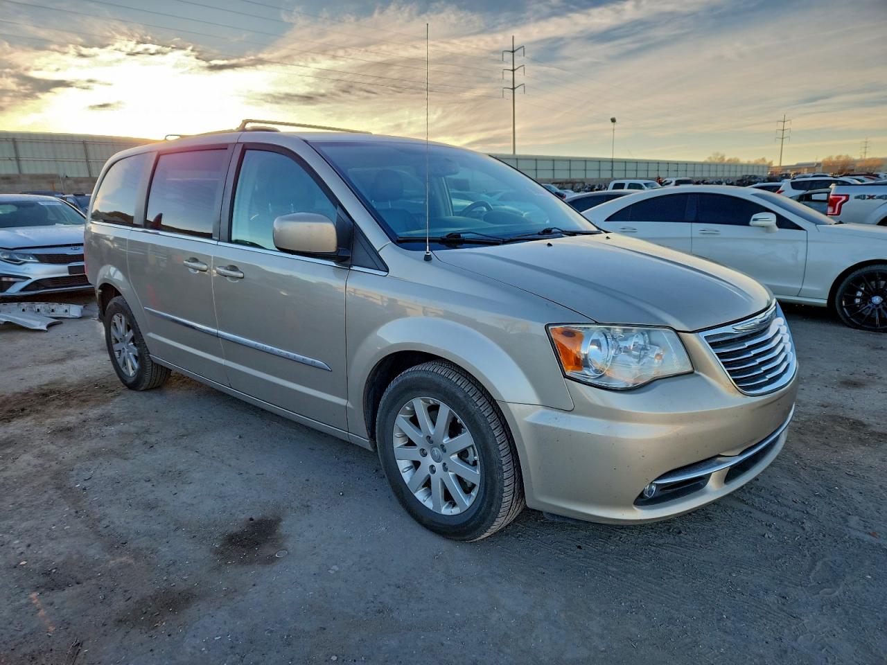Chrysler Minivan Touring Image 7