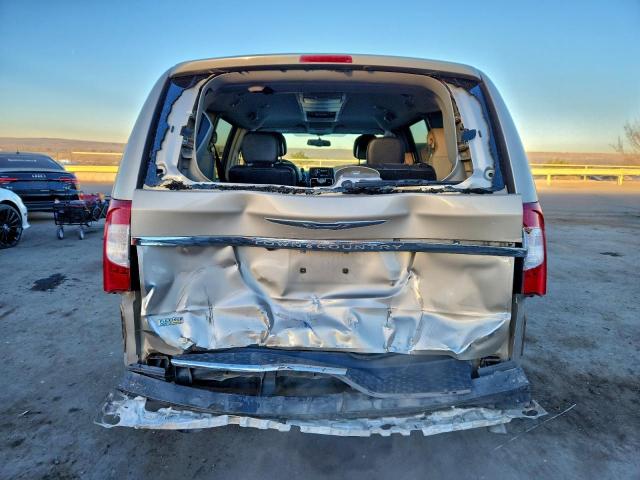 Chrysler Minivan Touring Image 8