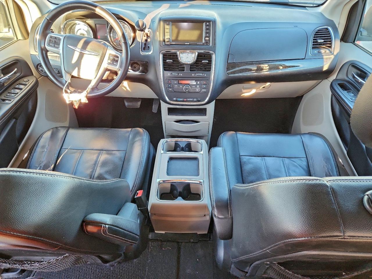 Chrysler Minivan Touring Image 12