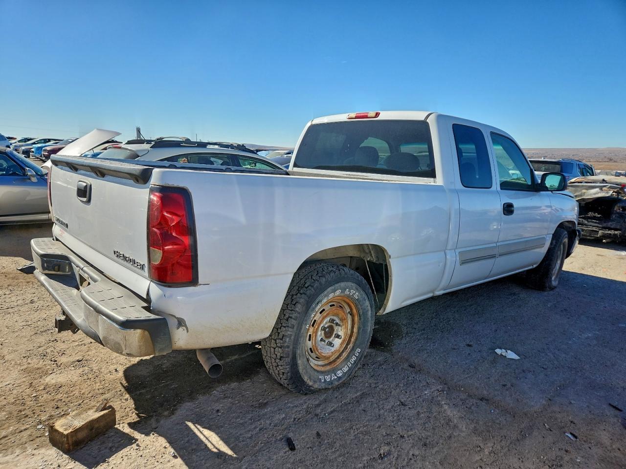 Chevrolet Silverado C1500 Image 3