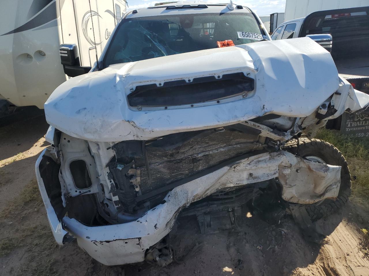 Chevrolet Silverado K3500 High Country Image 2