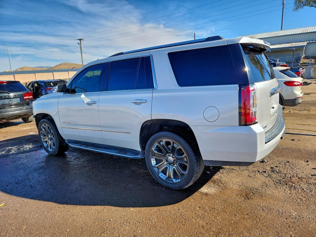 GMC Yukon Denali Image 3