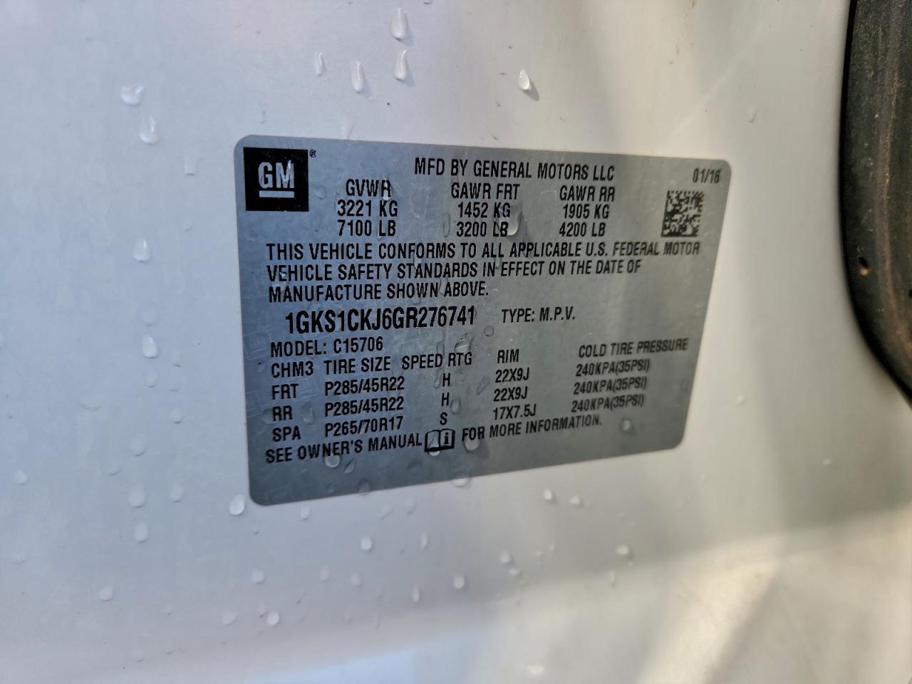 GMC Yukon Denali Image 11