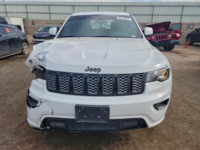 Jeep Grand Cherokee Laredo Image 2