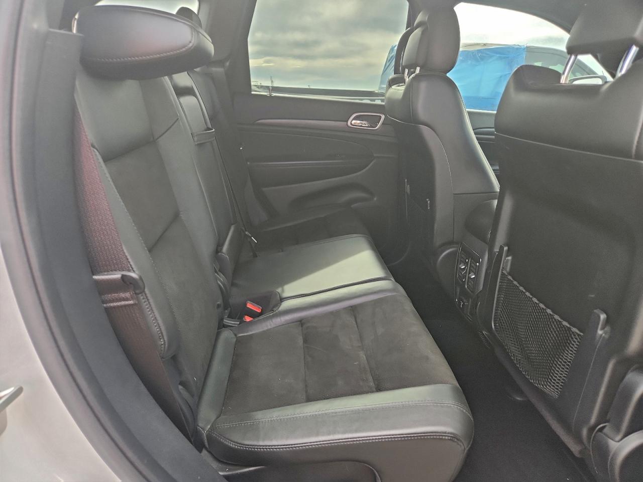 Jeep Grand Cherokee Laredo Image 11