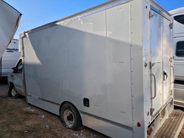 Ford Econoline E350 Super Duty Cutaway Van Image 4