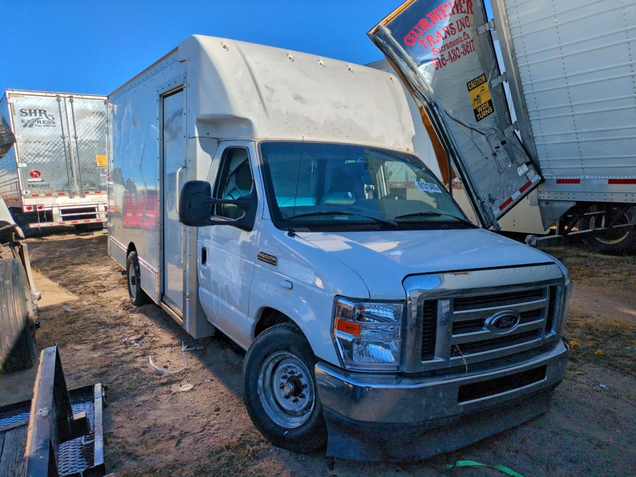 Ford Econoline E350 Super Duty Cutaway Van Image 7