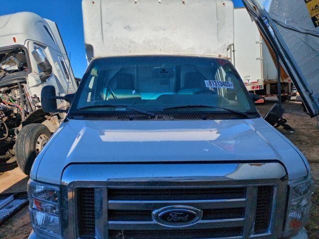 Ford Econoline E350 Super Duty Cutaway Van Image 11