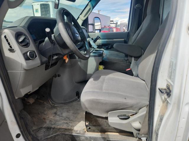 Ford Econoline E350 Super Duty Cutaway Van Image 2