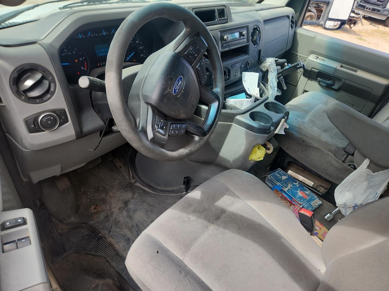 Ford Econoline E350 Super Duty Cutaway Van Image 8