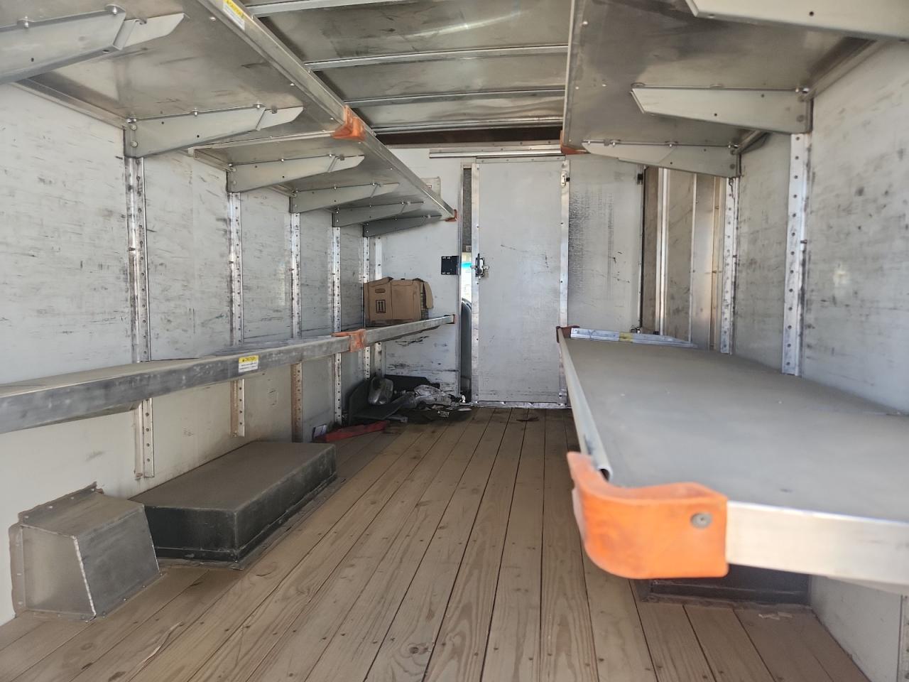 Ford Econoline E350 Super Duty Cutaway Van Image 5