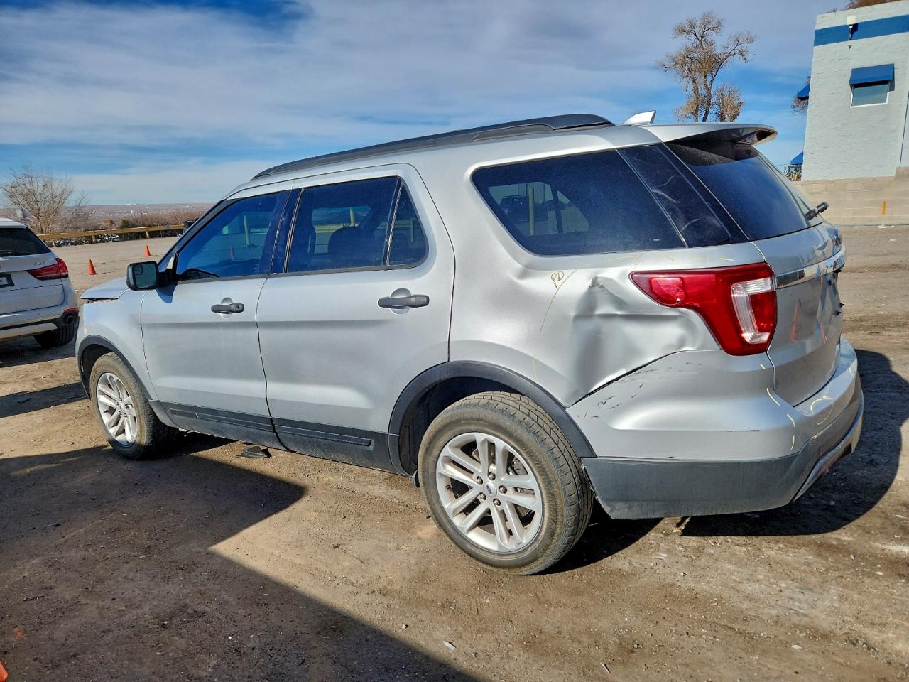 Ford Explorer Image 6